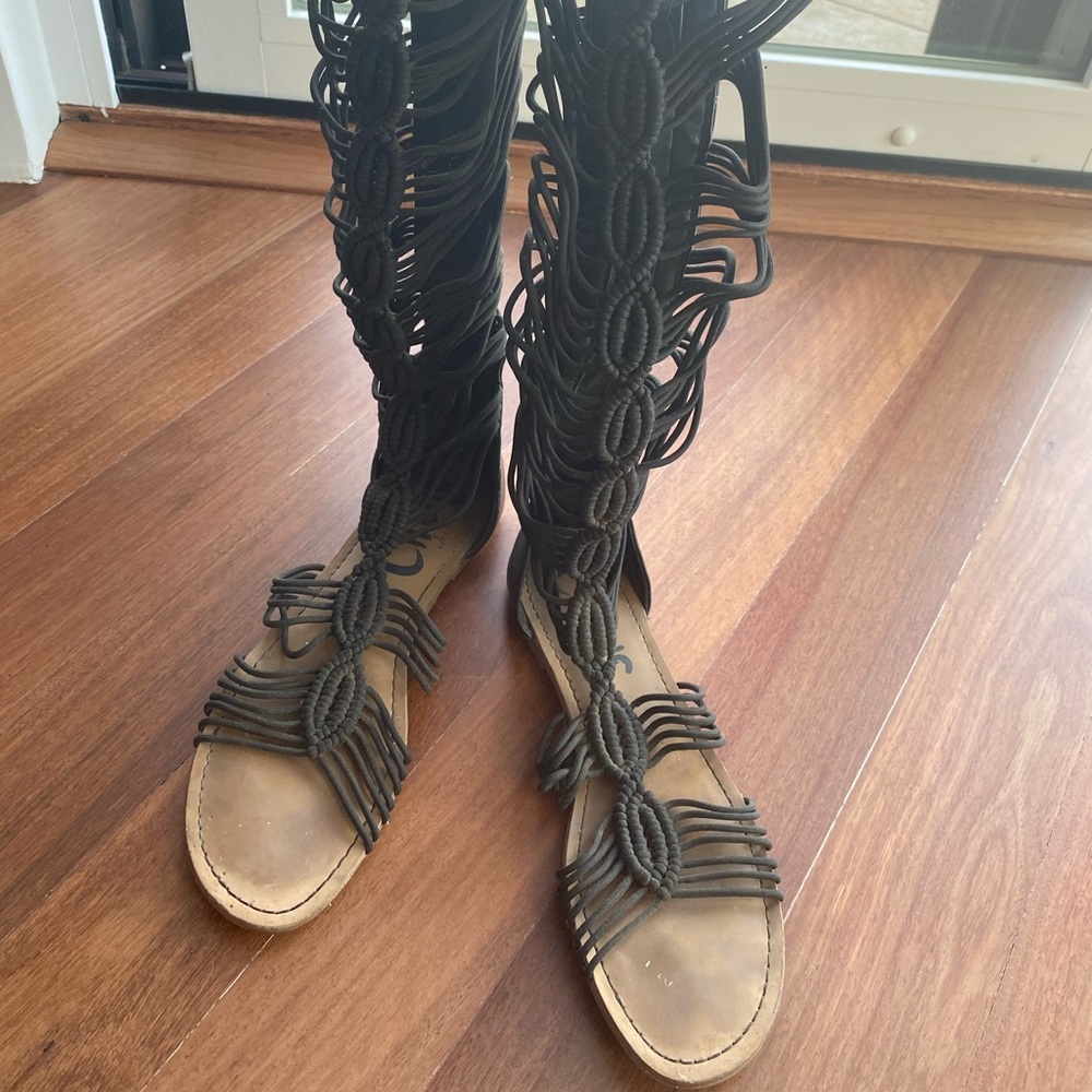 KNEE HIGH BLACK GLADIATORS